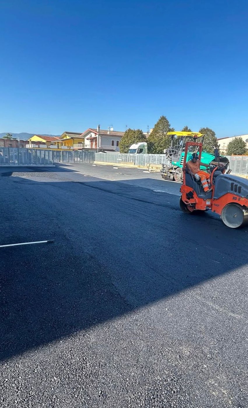 Asfaltature di strade, piazzali e parcheggi