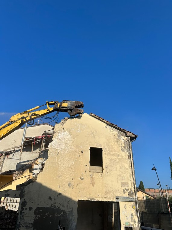 Demolizione dell'ex Bertini a Margine Coperta